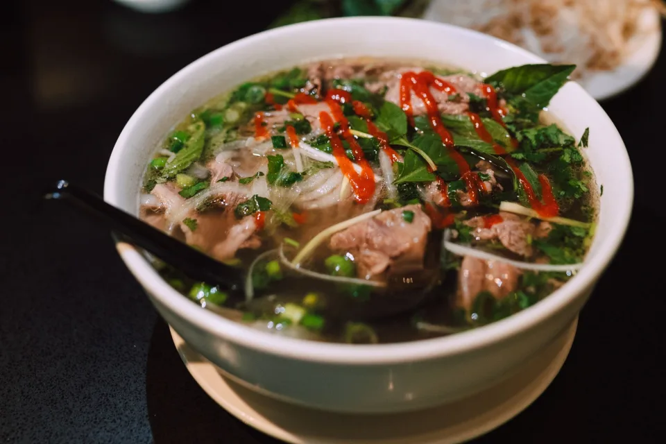 Bàn ăn tại Trần Thị Thu Hà